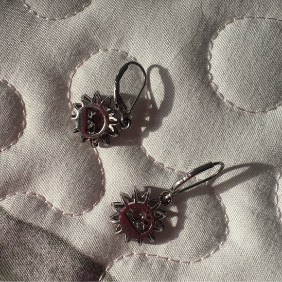 Orissa Rhodolite Garnet Floral Earrings 925
Sterling Silver | Statement Dangle | - Picture 4 of 7